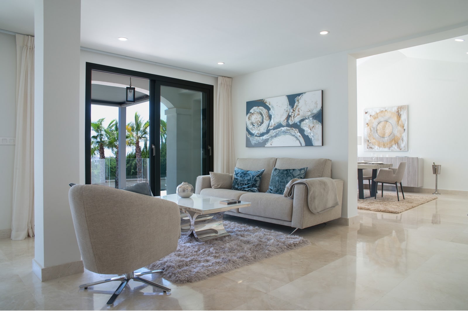 Villa 10 Palms in Estepona - Wohn- und Esszimmer